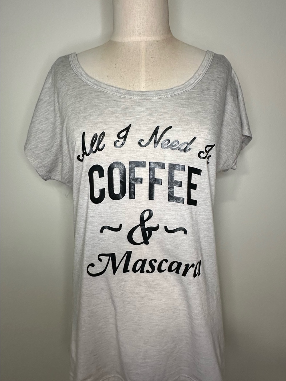Comfy and casual Paradiso oversized medium, ”All I need is coffee & mascara”